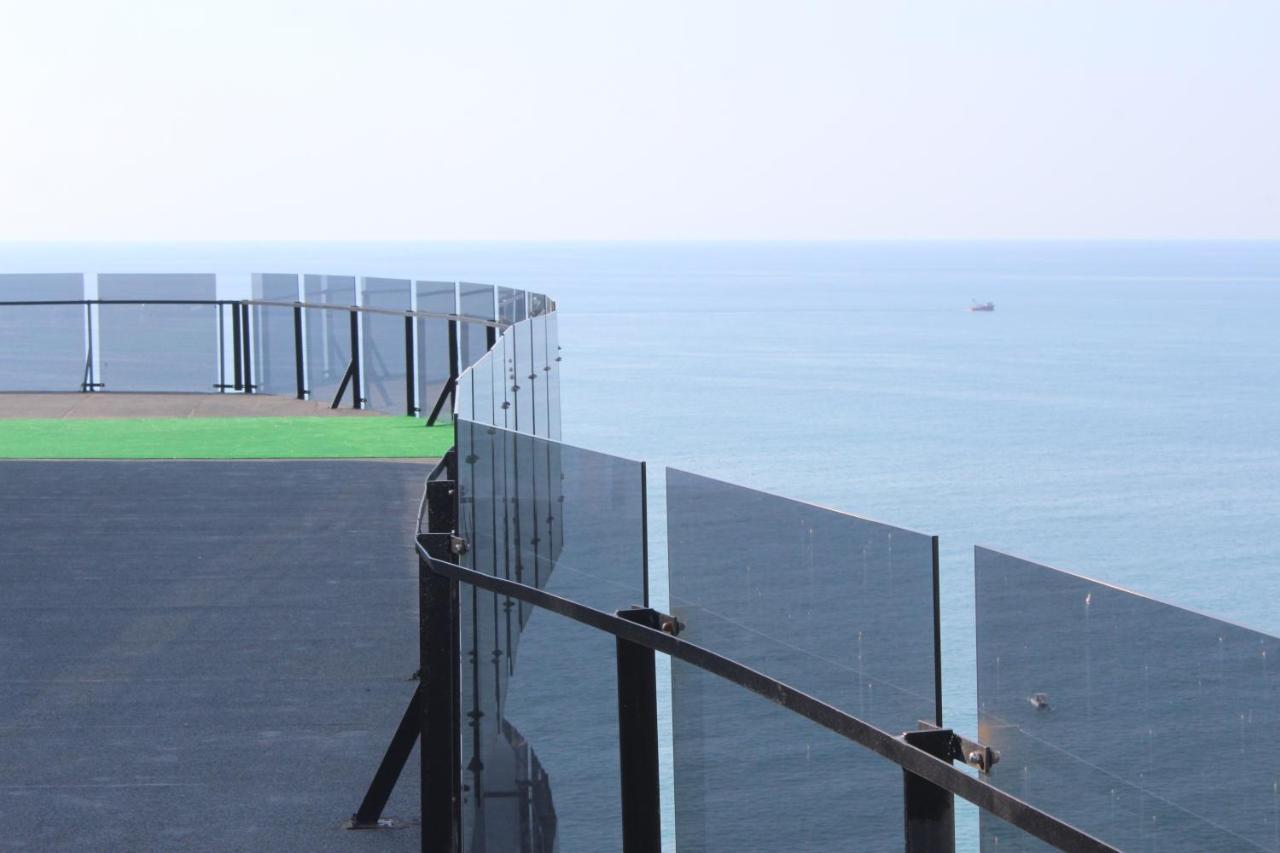 Apartment On The Back Sea 바투미 외부 사진